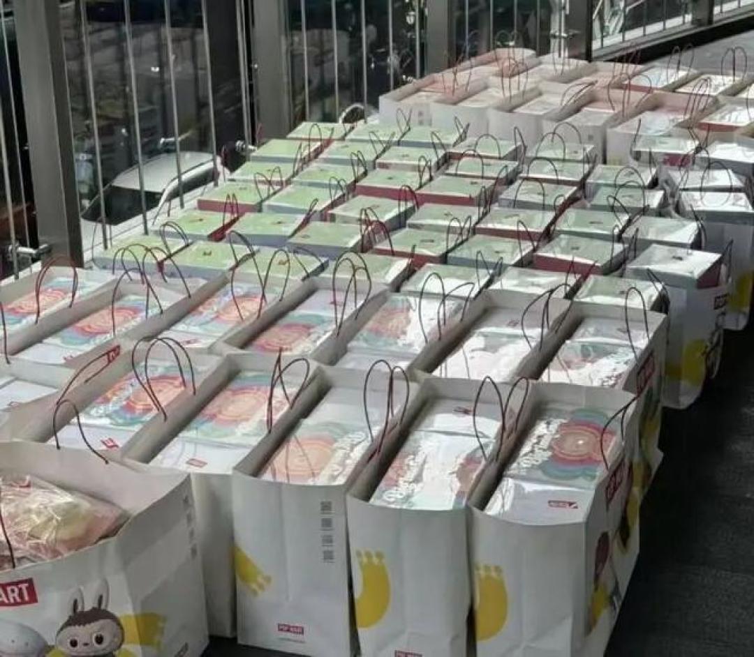 LABUBU二手价格雪崩,黄牛从日入过万到亏本甩卖