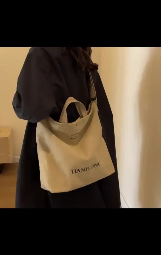 帆布斜挎包女手提包通勤包女士旅游出行包便携包大容量上班专用包#女士斜挎包 #通勤包 #旅游包 #大容量包 #便携包