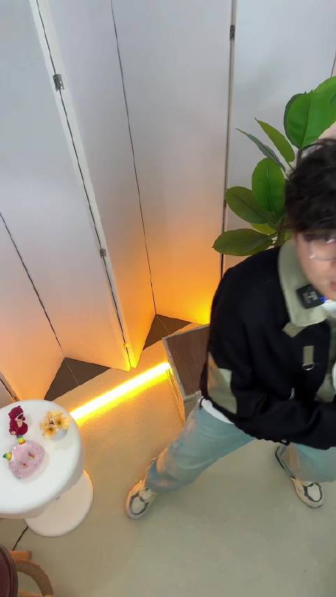#不定义穿搭##微博兴趣创作计划#  年度小众潮流单品来啦！NIKE GATO薄底鞋、NOAH×BARBOUR联名外套、DITA墨镜、BULY1803香水…这些藏在大众品牌里的宝藏单品，质感和小众感都