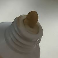 贝玲妃反孔精英护肤遮瑕：柔焦效果显著