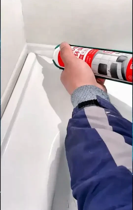 潜水艇玻璃胶防水防霉厨卫专用水槽马桶强力填缝剂透明密封胶封边#被这些过冬神器给茸化了 #元旦好物 #防水防霉 #填缝剂 #潜水艇