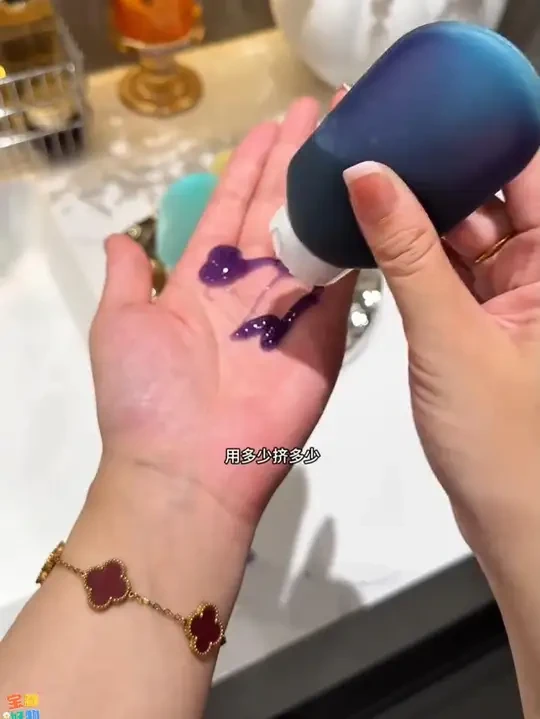 旅行分装瓶彩色小巧便携倒立瓶带标签收纳乳液分装瓶 #旅行分装瓶 #便携收纳 #倒立瓶设计 #彩色分装瓶 #旅行必备