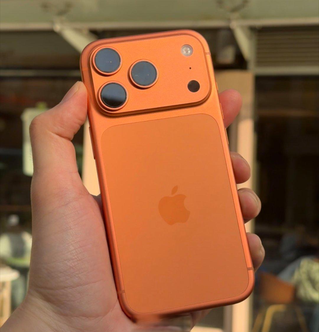 iPhone 17 Pro充电有电流声引热议,苹果官方:正常,限制充电可解