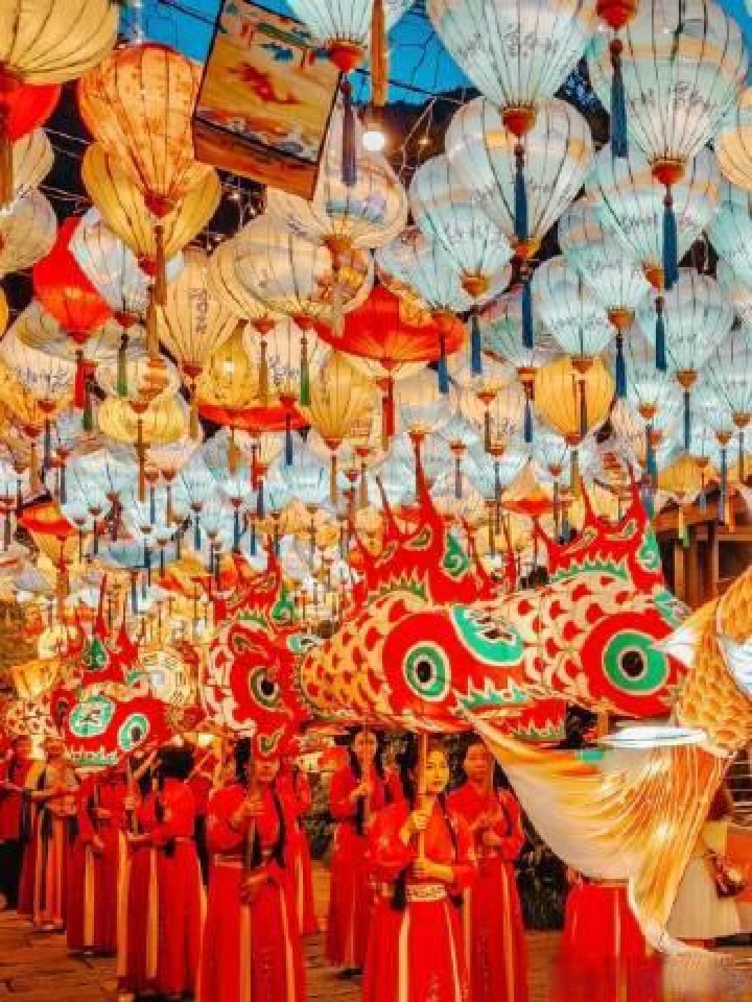 葛仙村跨年千灯之约:烟花升空鱼龙舞,再现中式浪漫天花板