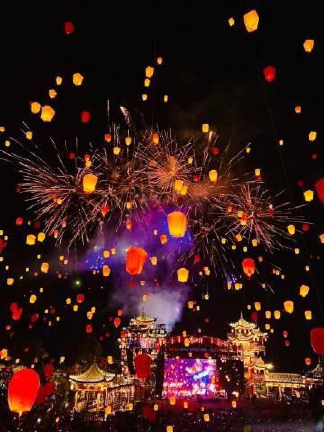 葛仙村跨年千灯之约:烟花升空鱼龙舞,再现中式浪漫天花板