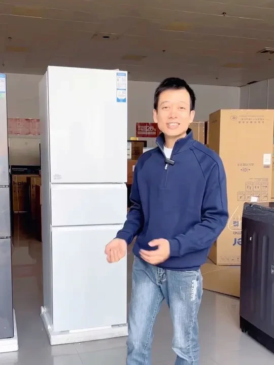 家电换新季,10 年的冰箱太耗电了,直接换新机
#容声冰箱#海尔冰箱#美的冰箱,三门无霜风冷冰箱