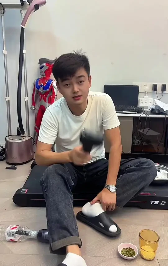 #吸尘器 #车载吸尘器 #车载吸尘器太好用了 #无线吸尘器 #无线车载吸尘器 三十几块钱超大吸力无线吸尘器