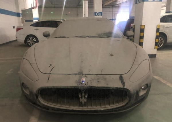 温州一辆报废的玛莎拉蒂跑车拍卖，被人3.82万买下，网友热议：赚大了