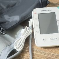 双旦暖心居家健康刚需好物鱼跃语音血压计给长辈稳稳的健康守护