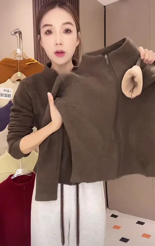 秋冬加绒加厚保暖上衣#每日穿搭推荐 #时尚精品女装 #上衣穿搭