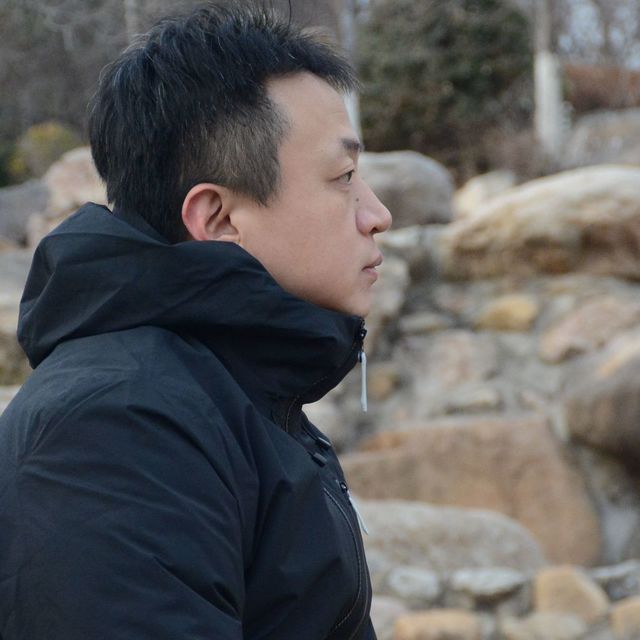 无惧极端环境！鹅绒内胆+天花板级防水：黑冰户外三合一冲锋衣