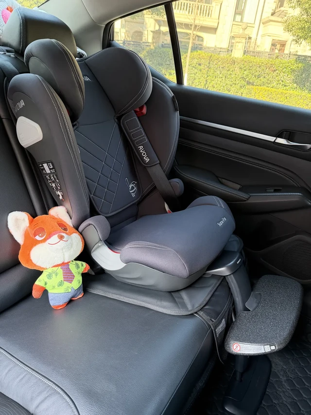 换avova 斯罗拉大童安全座椅