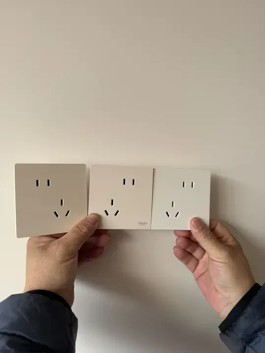 德力西三款插座对比