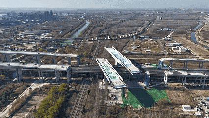 日均可通行15万辆次!全国首个“6改12车道” 高速公路改扩建项目通车