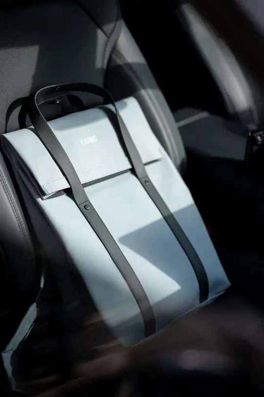 找到了户外扫街的最佳拍档rains防水双肩包