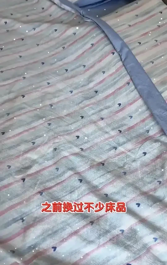 有氧双层纱加厚四件套，柔软透气四季适用！
#柔软透气 #双层纱四件套 #加厚床品好物 #加厚床上用品 #简约床品套装