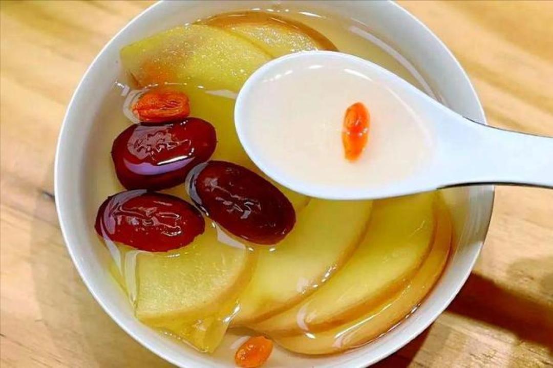 把这道暖润苹果水列入年夜饭清单,解腻消食、润燥暖胃,全家都爱