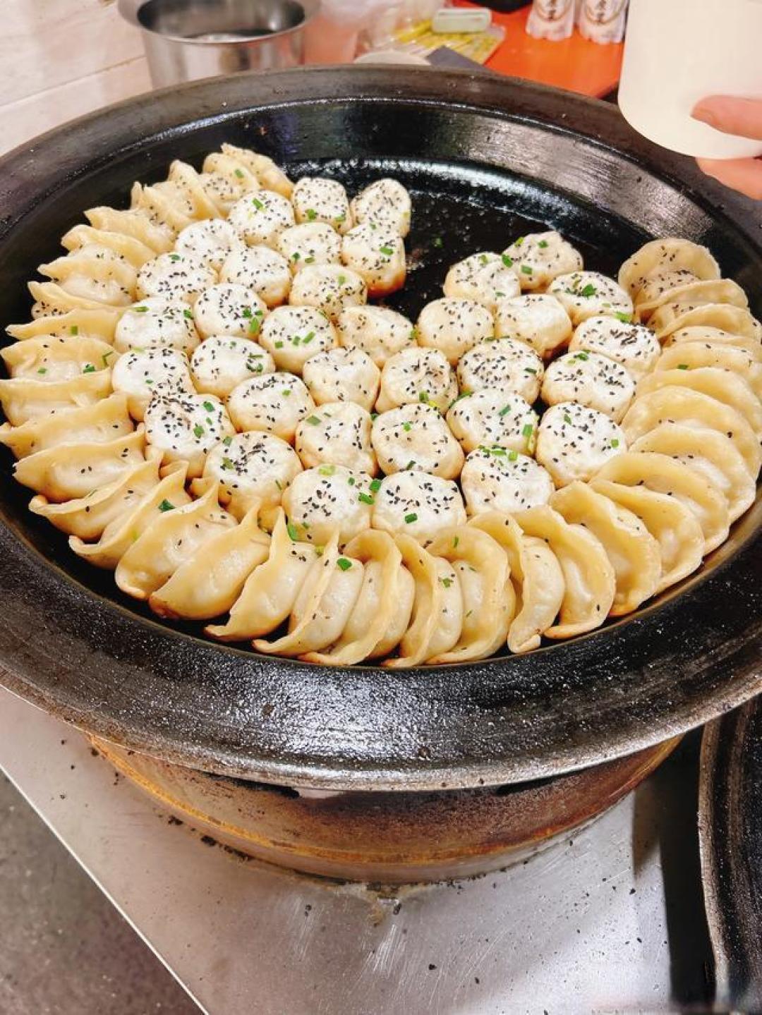 绕开网红店,这才是上海本地人私藏的弄堂美食与百年味道。