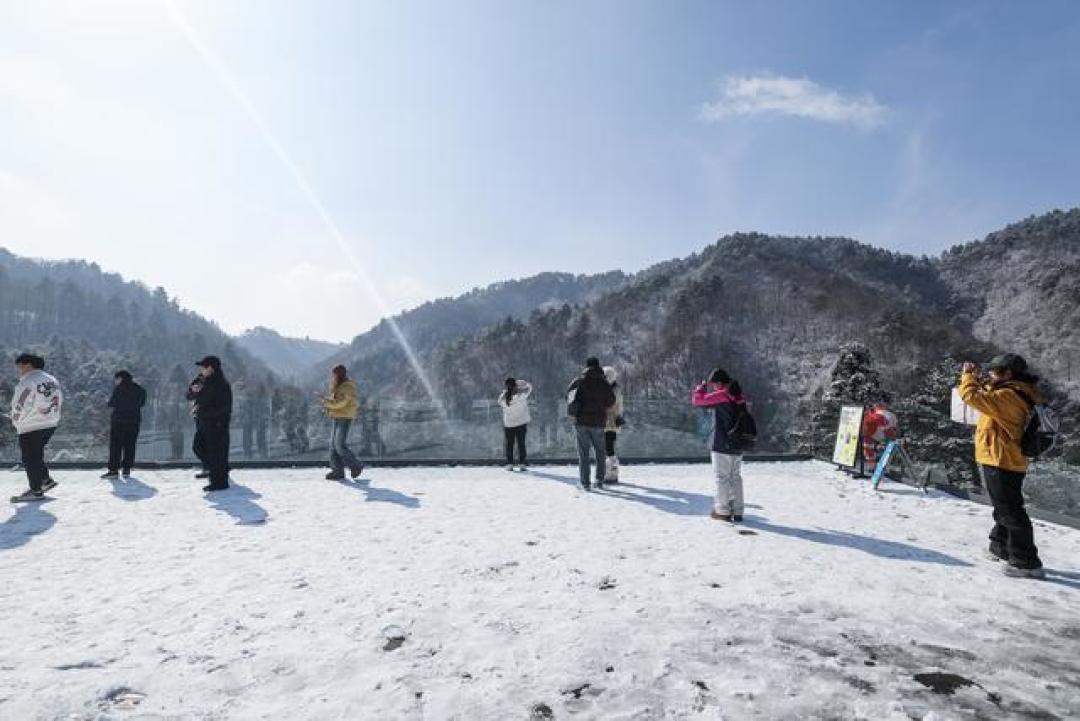 冬游杭州大明山,高山滑雪后泡进雪景温泉,体验现实版冰与火之歌