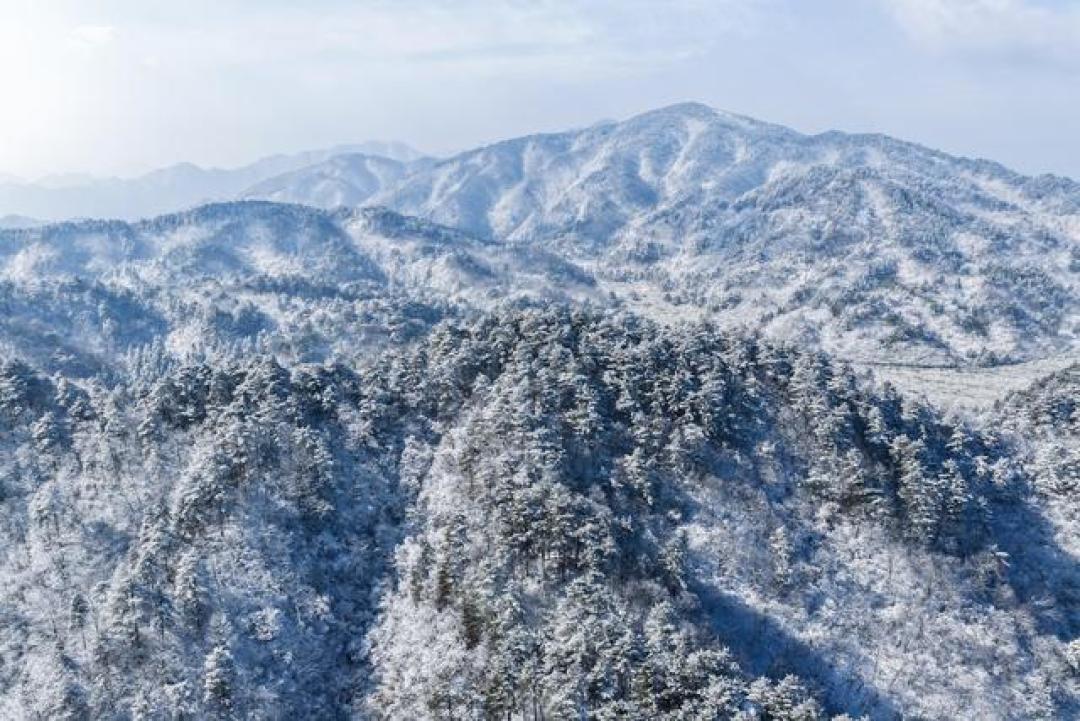 冬游杭州大明山,高山滑雪后泡进雪景温泉,体验现实版冰与火之歌