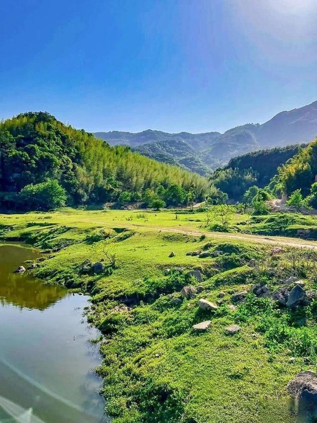 福建“小阿勒泰”全攻略:从万亩草甸到海上天湖,治愈你的不止是风景