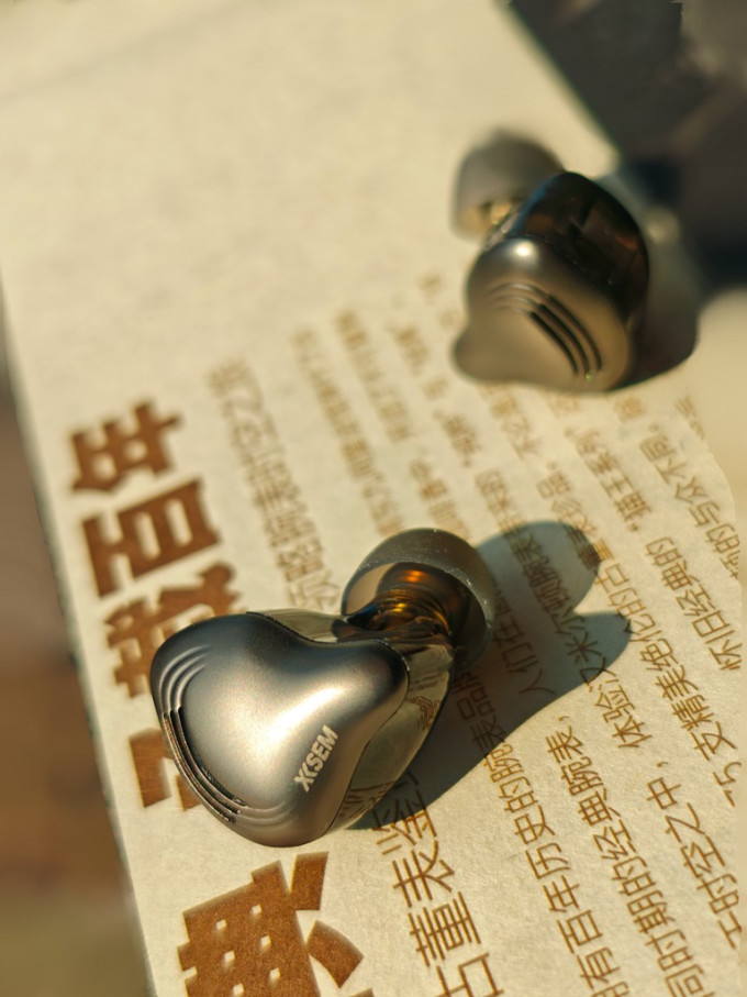 西圣耳机