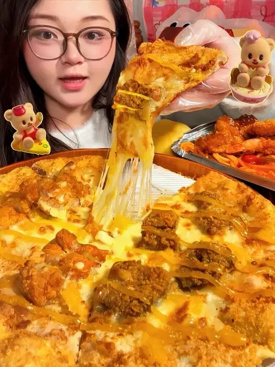 拜见黄油🧈小熊披萨大王‼️老吃家甘拜下风 #披萨 #黄油小熊 #必胜客