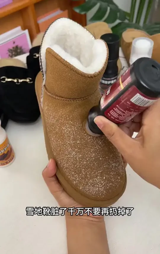 ugg雪地靴补色剂，让翻毛皮鞋子清洁翻新超简单！
#ugg补色剂 #鞋子护理 #磨砂鞋翻新 #雪地靴补色 #翻毛皮清洁