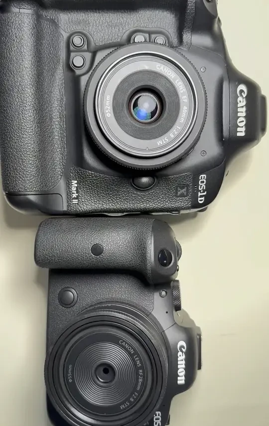 佳能新老两代全画幅饼干镜头ef40f2.8和rf28f2.8 #摄影器材 #佳能 #佳能相机 #佳能镜头 #相机