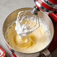 双旦宅家用电动打蛋机制作美食