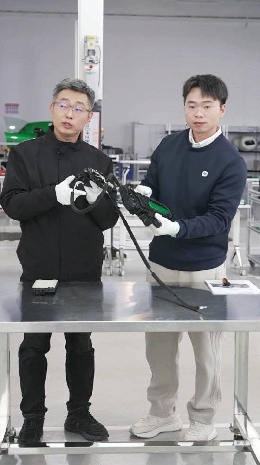 雷军直播详解小米YU7门把手安全与丢轮保车设计理念