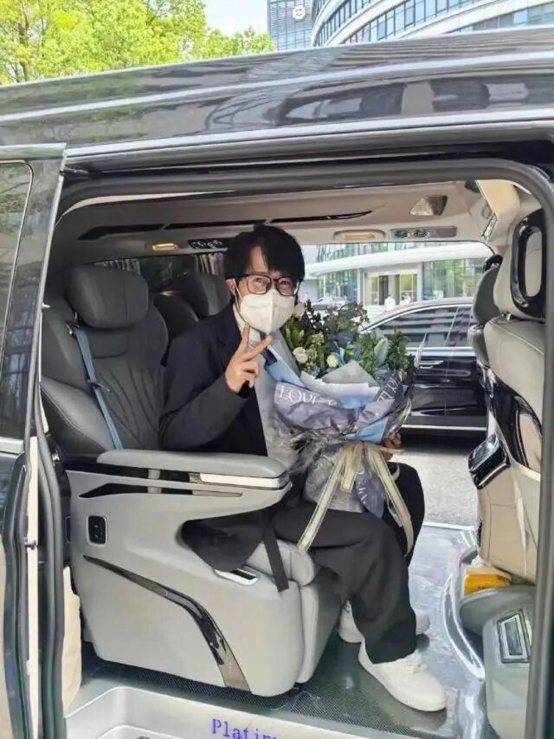 换心后重生归来!Tank跨年万人合唱《专属天使》全场泪崩