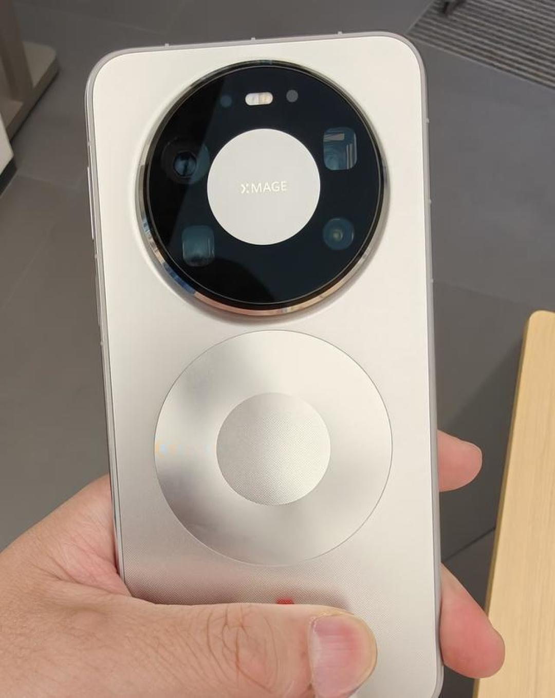 Mate80PM上手:鸿蒙丝滑只是基础,屏幕续航信号才是王炸
