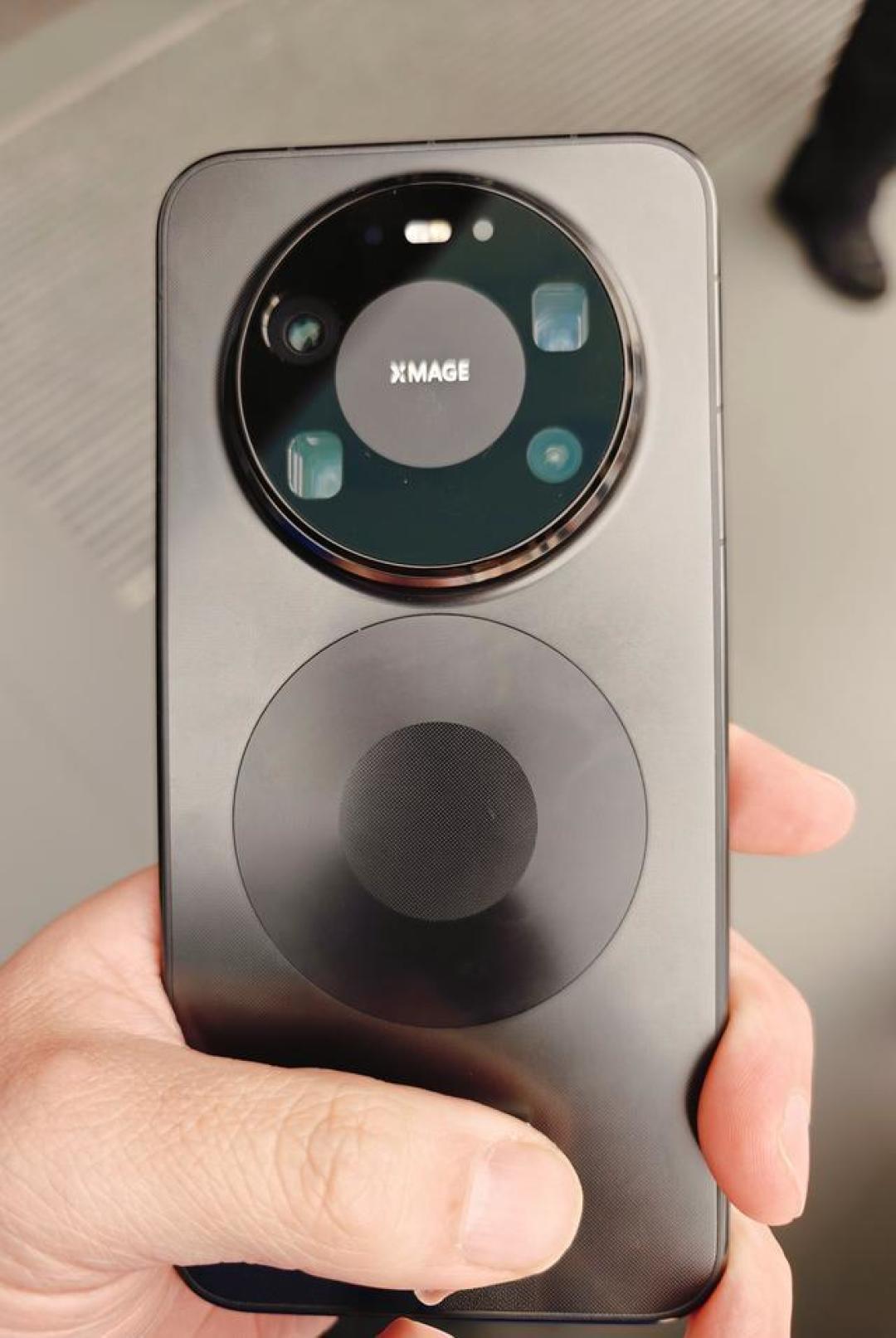 Mate80PM上手:鸿蒙丝滑只是基础,屏幕续航信号才是王炸
