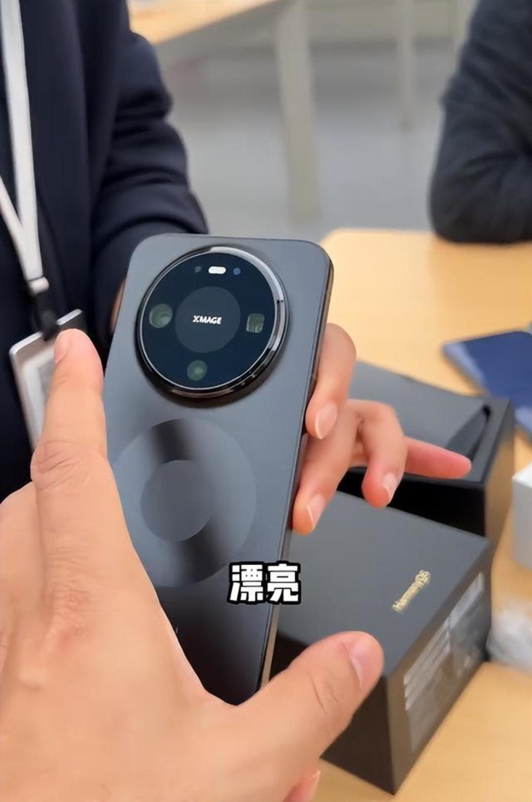 当妈妈炫耀网购的手机:原来给长辈挑手机,懂他们比花钱更重要