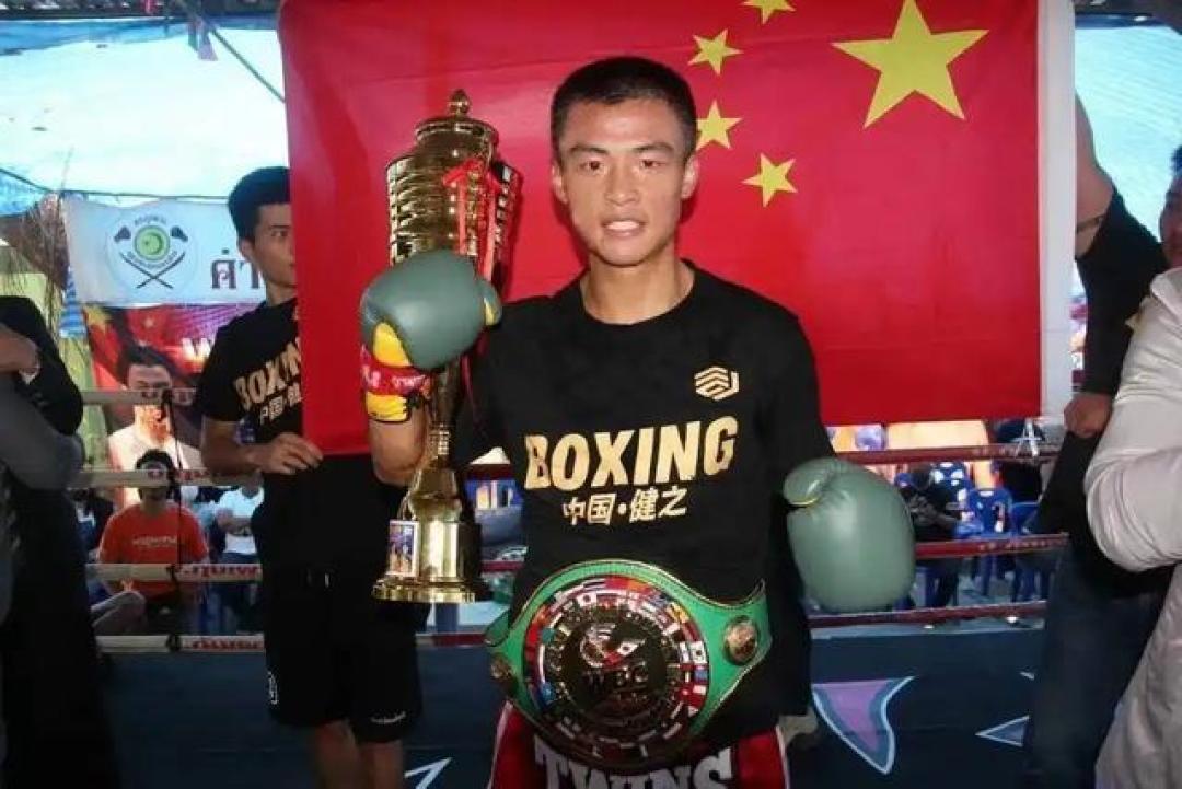 00后拳王澳洲无端遇袭，后脑被刺，为保执照未还手引热议