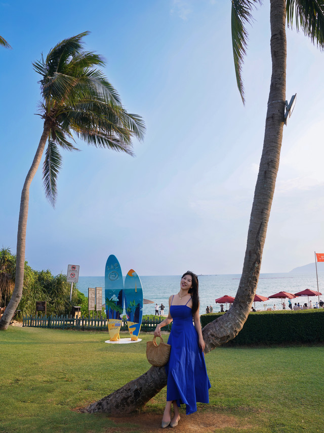 新年旅行，和家人把时间慢下来 🌴#新年第一次出游##你好2026#开年关键词不是“冲”，而是陪伴。带爸妈来三亚，选了亚龙湾来staycation🏨主打一个不用赶行程，也能把假期过好。为什么适合全家一起