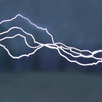 长款羽绒服静电粘毛是“冬季酷刑”还是“技术可解”？全网观点大碰撞