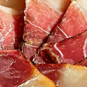 烟火淬炼的湖湘风味：皇上皇湘式果木熏腊肉 地道特产的咸香诱惑