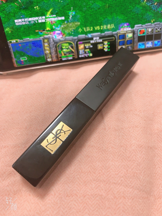 适合这个冬天的暖焰棕小黑条口红