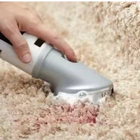 你的地毯清洁剂用错了！泡沫不吸干，污渍深入纤维！