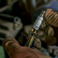 汽车保养避坑指南：这4项保养打死别做，费钱还伤车！