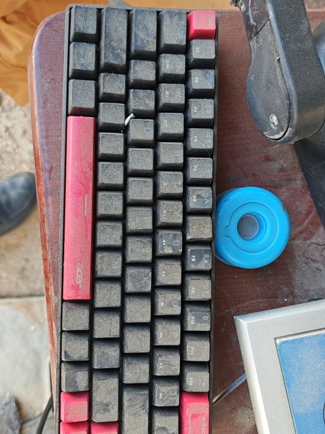 2026年1月，废品站回收来的两个键盘
