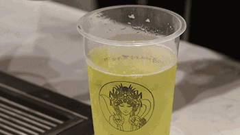 霸王茶姬“手打奶茶”最新消息：门店无限期停业整顿，涉事店员遭辞退 