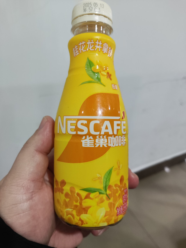 1块多一瓶的雀巢桂花龙井拿铁即饮咖啡，喝着还不错
