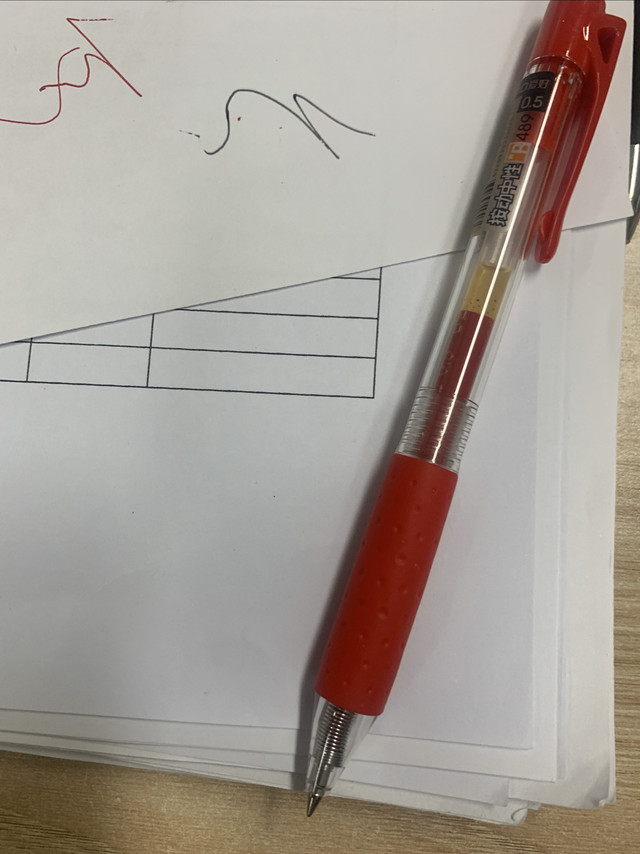 一抹醒目的朱批：爱好红色按动中性笔使用记