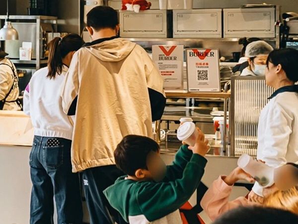 “必胜客，改名了？”