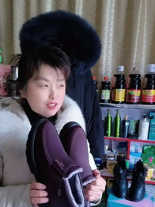 哇！老人棉鞋冬季男鞋爸爸老北京布鞋加绒保暖加厚防滑中老年软底大码又上达人秀榜了#热门 #保暖又好看 @DOU-小肋手