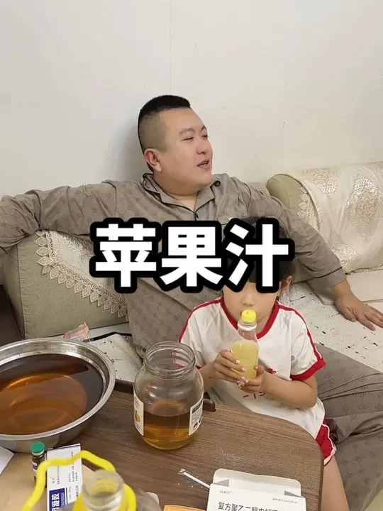 胃肠镜检查喝这个水简直了😂给我喝成6个月了！他们还喝苹果汁气我😂这瓶果汁也确实好喝！百分百的苹果汁！19.9到手10瓶，囤着过年喝都行、我家没事就喝.这不是垃圾饮料，百分百瓶果汁喝去吧