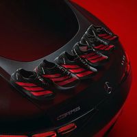 阿迪达斯联名款：潮流至上还是功能优先？1200+用户观点大碰撞